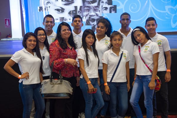 estudiantes y maestros participan del congreso de la juventud